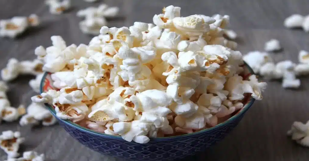 Air-popped popcorn is the best choice for people with diabetes.